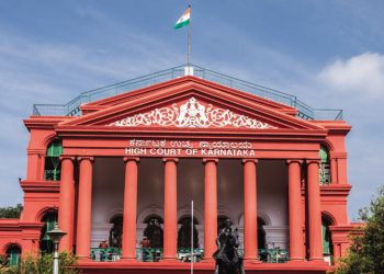 Minimum Wages issue High court of karnataka issued stay